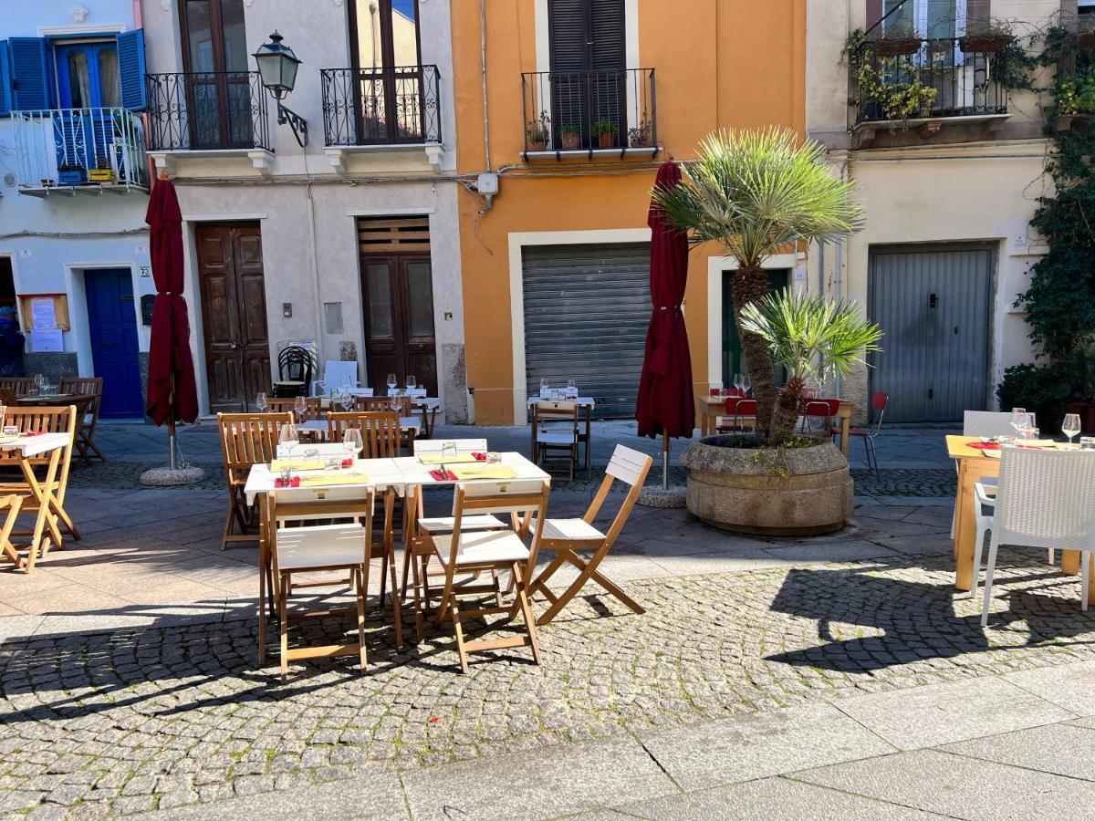 La Casa Di Ale Nel Centro Storico Di Cagliari Apartment Luaran gambar