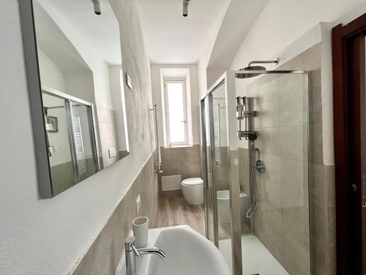 La Casa Di Ale Nel Centro Storico Di Cagliari Apartment Luaran gambar