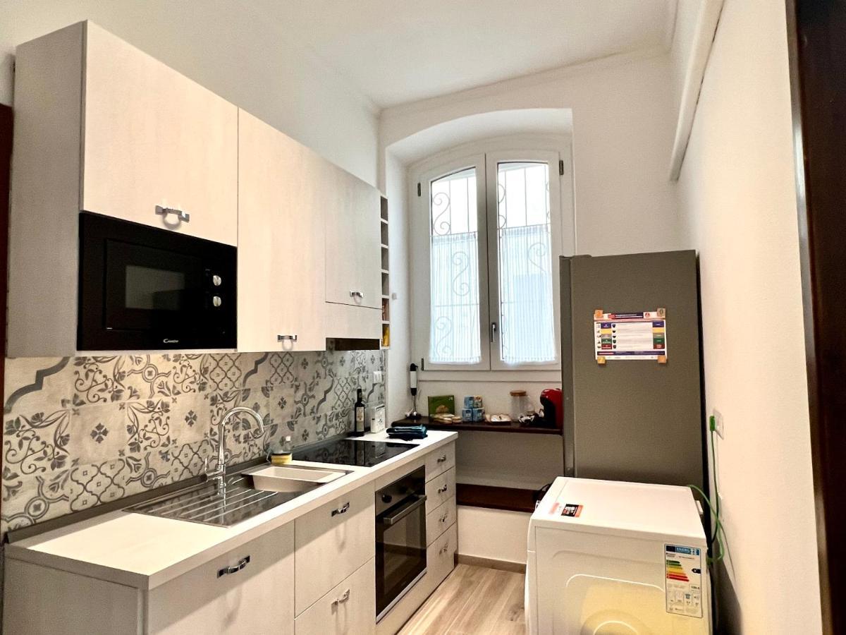 La Casa Di Ale Nel Centro Storico Di Cagliari Apartment Luaran gambar