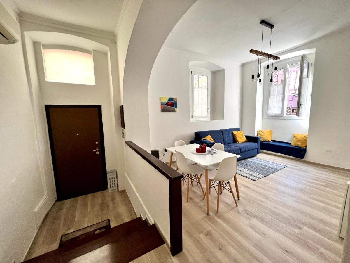 La Casa Di Ale Nel Centro Storico Di Cagliari Apartment Luaran gambar