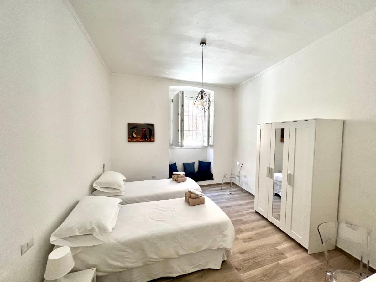 La Casa Di Ale Nel Centro Storico Di Cagliari Apartment Luaran gambar