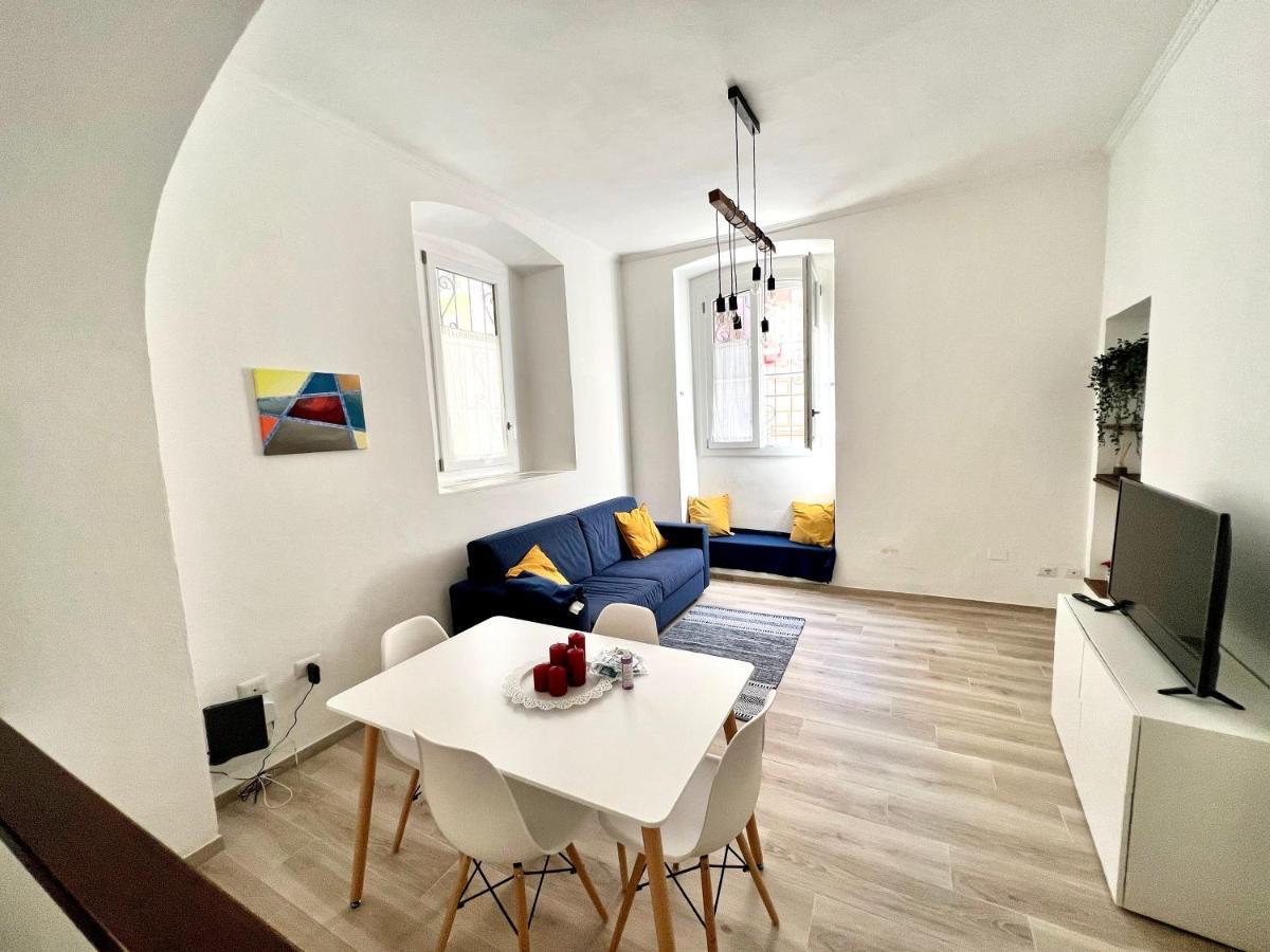 La Casa Di Ale Nel Centro Storico Di Cagliari Apartment Luaran gambar