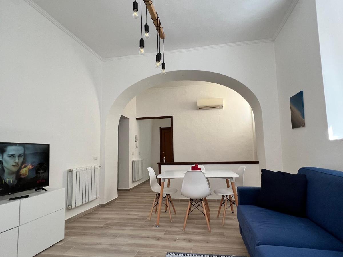 La Casa Di Ale Nel Centro Storico Di Cagliari Apartment Luaran gambar