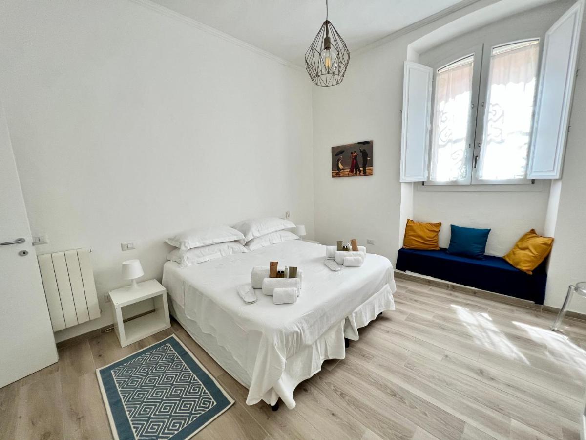 La Casa Di Ale Nel Centro Storico Di Cagliari Apartment Luaran gambar
