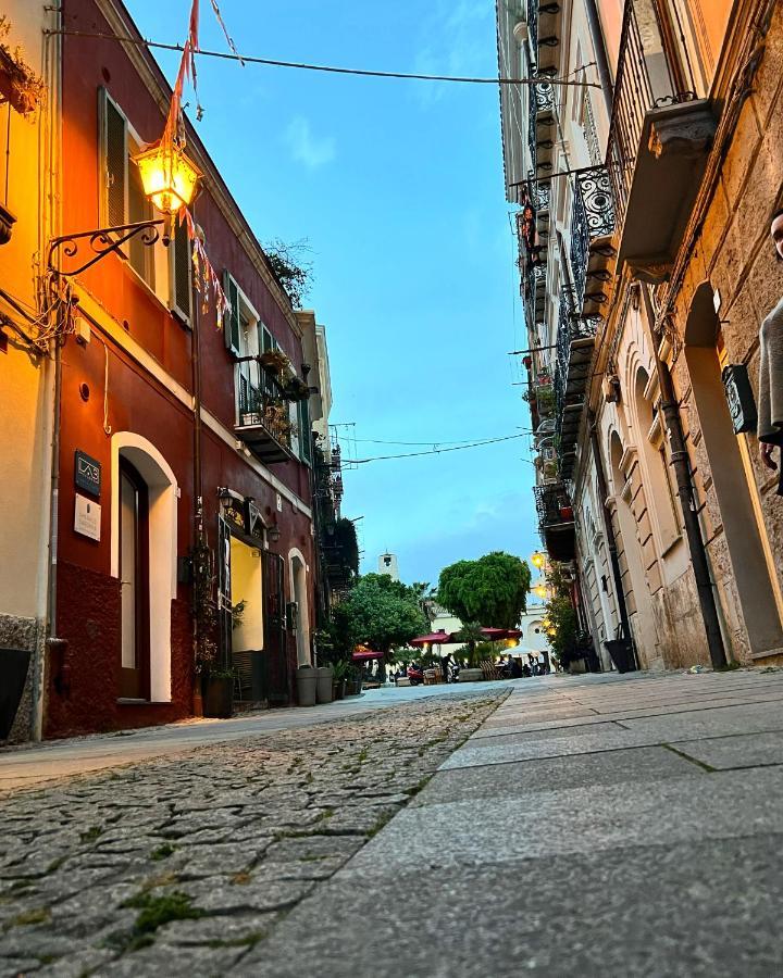 La Casa Di Ale Nel Centro Storico Di Cagliari Apartment Luaran gambar